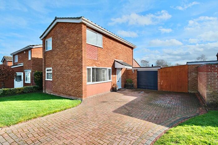 3 Bedroom Detached House For Sale In Orchard Close, Hail Weston, St Neots, PE19