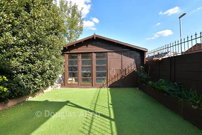 3 Bedroom End Of Terrace House For Sale In Bell Farm Avenue, Dagenham, Essex, RM10