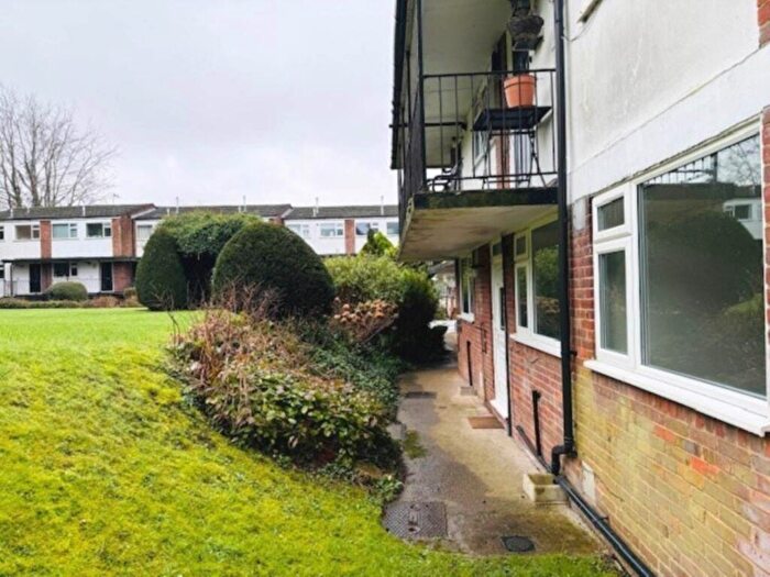 2 Bedroom Flat To Rent In Temple Orchard, High Wycombe, HP13