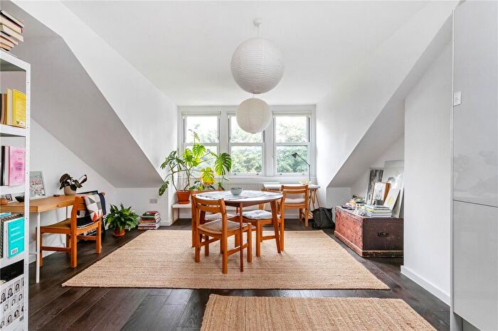 2 Bedroom Apartment To Rent In Evering Road, London, E5