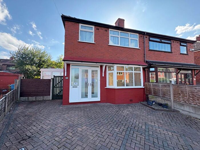 3 Bedroom Semi Detached House For Sale In Southgate Road, Chadderton, OL9