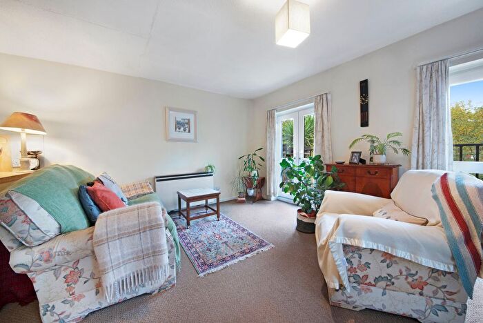 1 Bedroom Flat To Rent In Charlotte Mews, W10