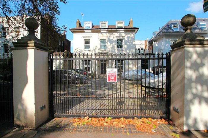 3 Bedroom Flat To Rent In High Street, London, N8