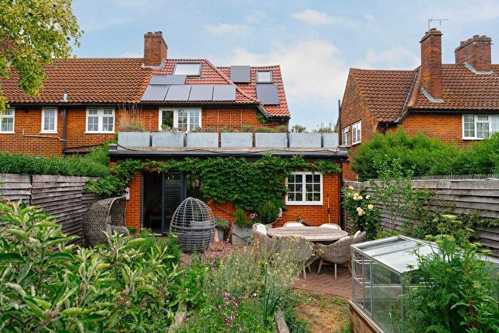 4 Bedroom Semi-Detached House For Sale In Wallflower Street, Shepherd's Bush, W12