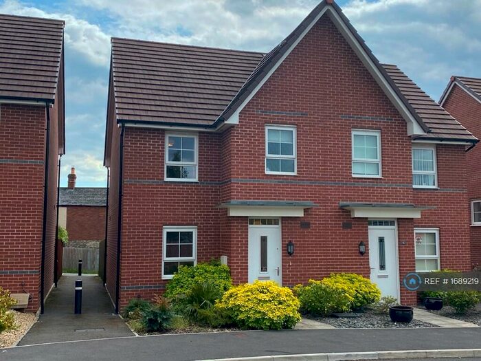 3 Bedroom Semi-Detached House To Rent In Chapel Walk, Penygarn, Pontypool, NP4