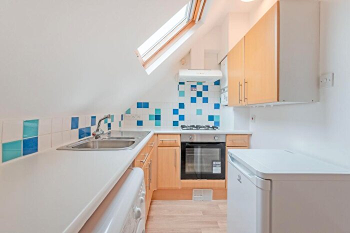 2 Bedroom Flat To Rent In Grosvenor Gardens, Willesden Green, NW2