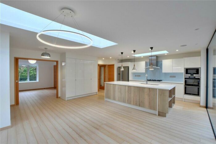 4 Bedroom Detached House To Rent In Biscoe Way, London, SE13