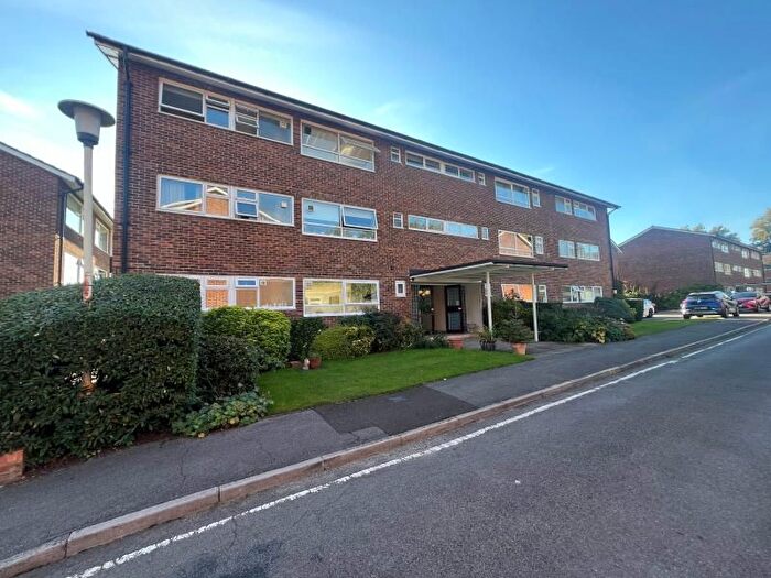 3 Bedroom Flat To Rent In St. Margarets, London Road, Guildford, GU1