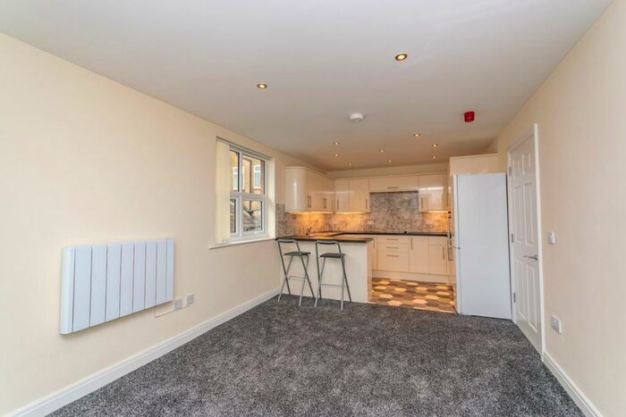 2 Bedroom Apartment To Rent In Back St Annes Road West, Lytham St Annes, FY8