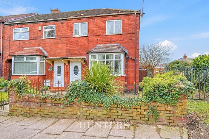 3 Bedroom End Terrace House For Sale In Green Street, Middleton, Manchester, M24