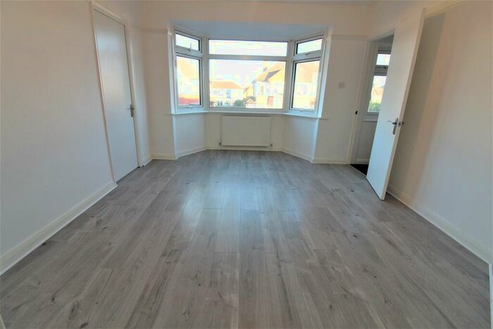 2 Bedroom Flat To Rent In Glenloch Road, Enfield, EN3