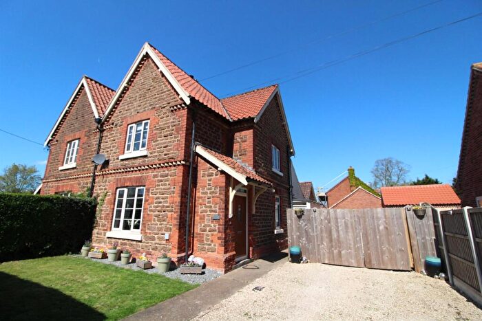 2 Bedroom Semi-Detached House For Sale In School Lane, DN15