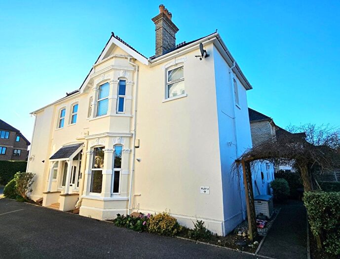 2 Bedroom Flat For Sale In Kingsbridge Road, Poole, Dorset, BH14