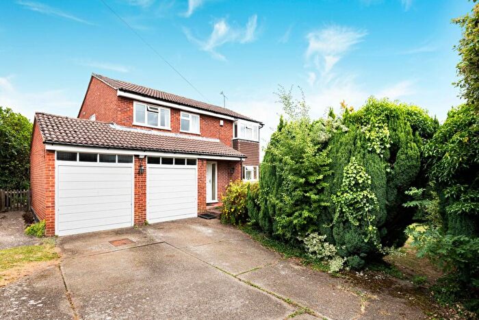 5 Bedroom Detached House For Sale In Redshots Close, Marlow, SL7