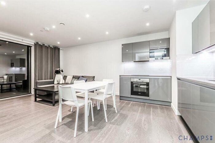 2 Bedroom Flat To Rent In Drake Apartments, Heygate Street, London, SE17