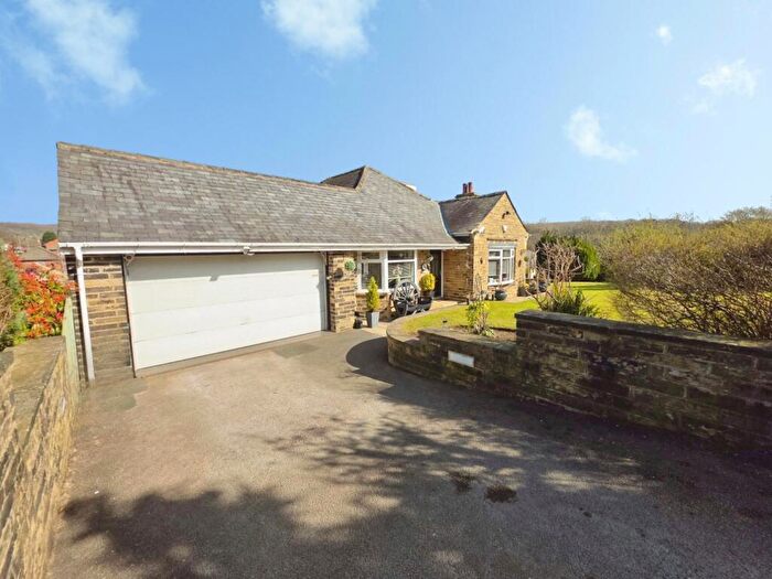 3 Bedroom Detached House For Sale In Roundwood Road, Baildon, BD17