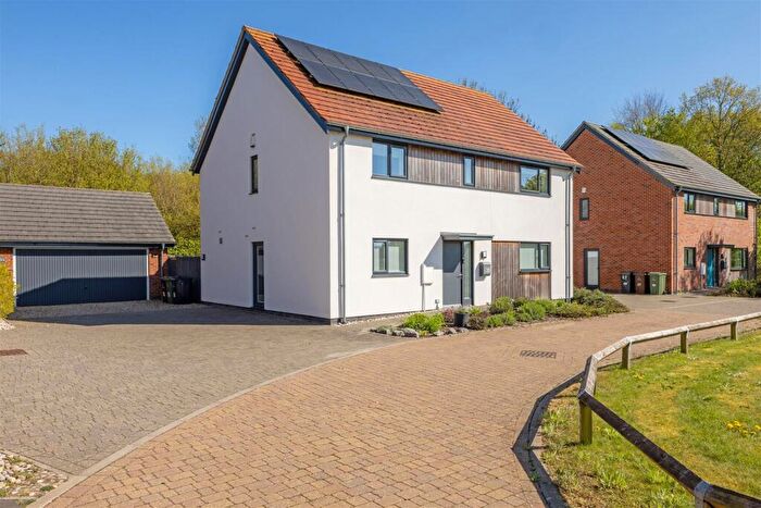 4 Bedroom Detached House For Sale In Cedar Rise, Mattishall, Dereham, NR20