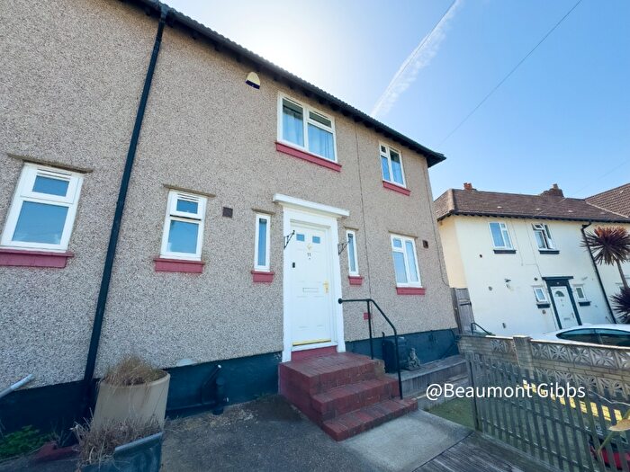 3 Bedroom Semi-Detached House To Rent In Claybridge Road, Grove Park, London, SE12