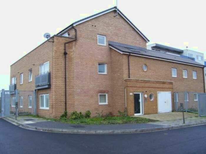 1 Bedroom Apartment To Rent In Murray Close, London, SE28