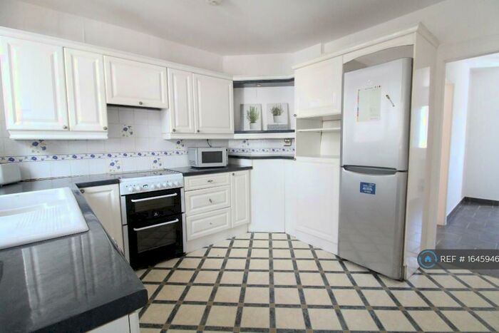 4 Bedroom Semi-Detached House To Rent In Charter Avenue, Coventry, CV4