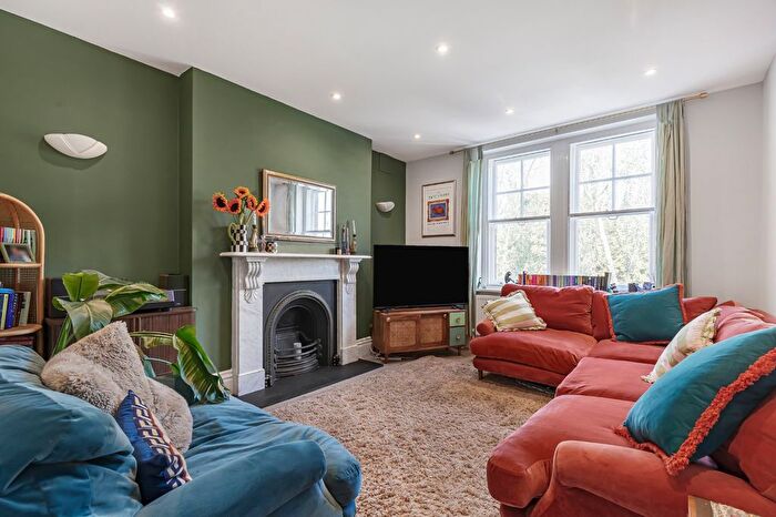 2 Bedroom Flat For Sale In Clapham Common South Side, London, SW4