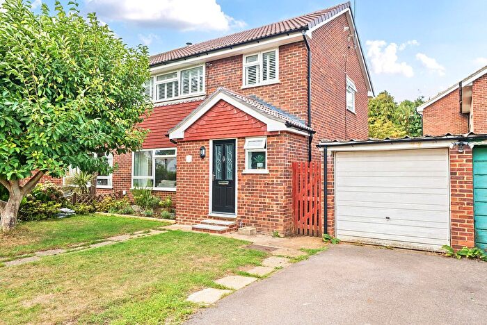3 Bedroom Semi-Detached House For Sale In Woodstock Grove, Godalming, GU7