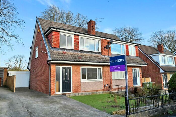 3 Bedroom Semi-Detached House To Rent In Greenlea Close, Yeadon, LS19