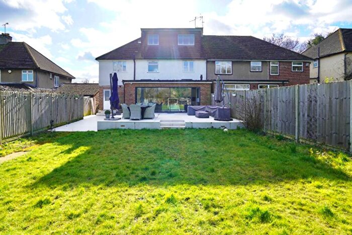 4 Bedroom Semi-Detached House For Sale In Napsbury Lane, St. Albans, Hertfordshire, AL1