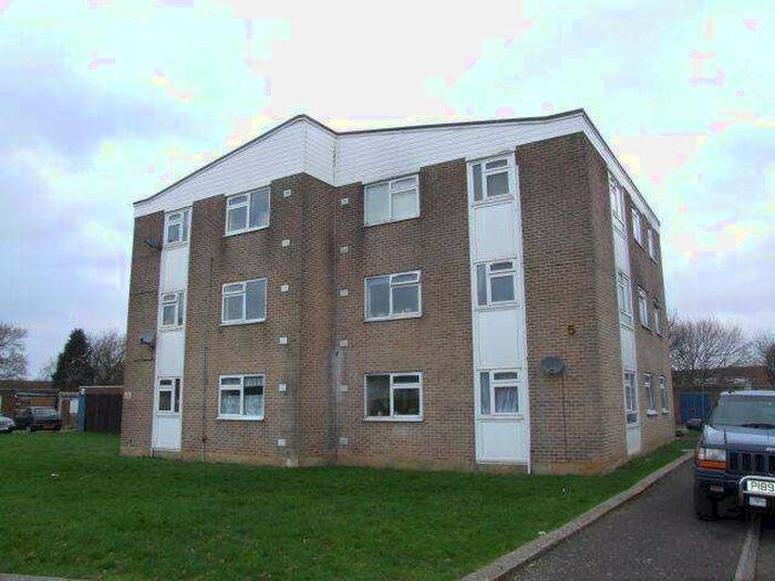 2 Bedroom Flat To Rent In Cornish Gardens, , Bournemouth, BH10