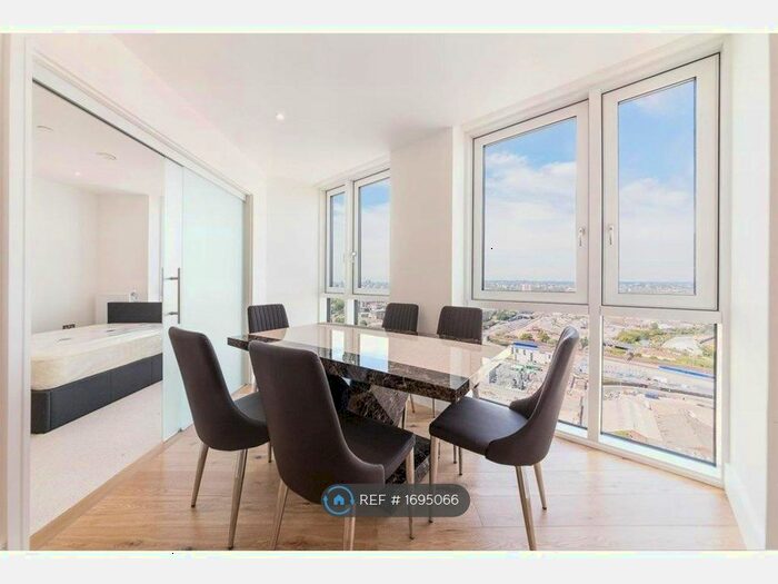 2 Bedroom Flat To Rent In High Street, London, E15