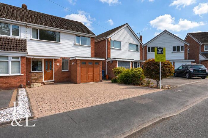 3 Bedroom House For Sale In Longfield Close, Amington, Tamworth, B77
