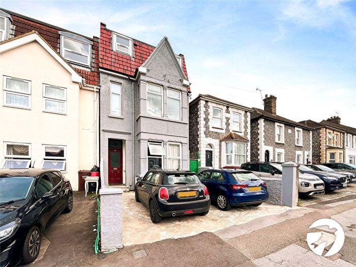 6 Bedroom End Of Terrace House To Rent In Napier Road, Gillingham, Kent, ME7