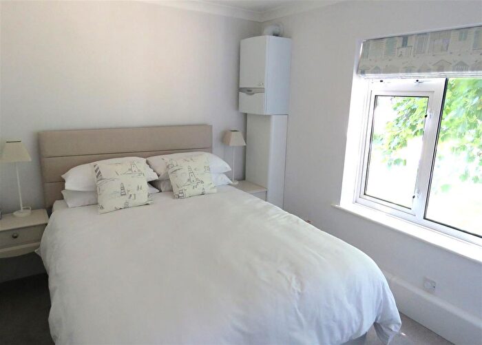 2 Bedroom Flat To Rent In Beacon Drive, Highcliffe, Christchurch, BH23