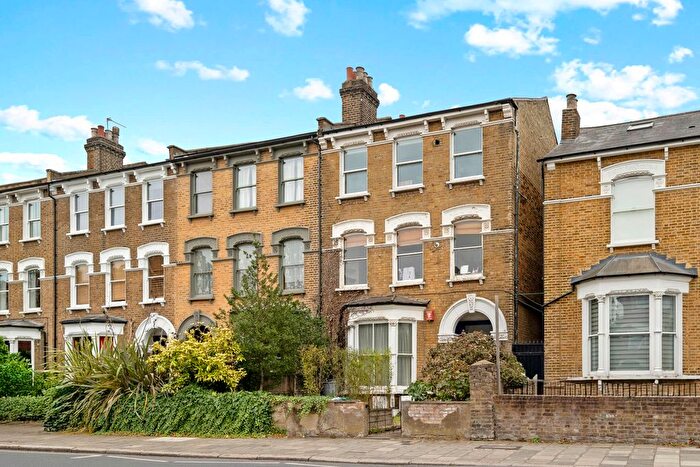2 Bedroom Flat For Sale In Lordship Park, London, N16