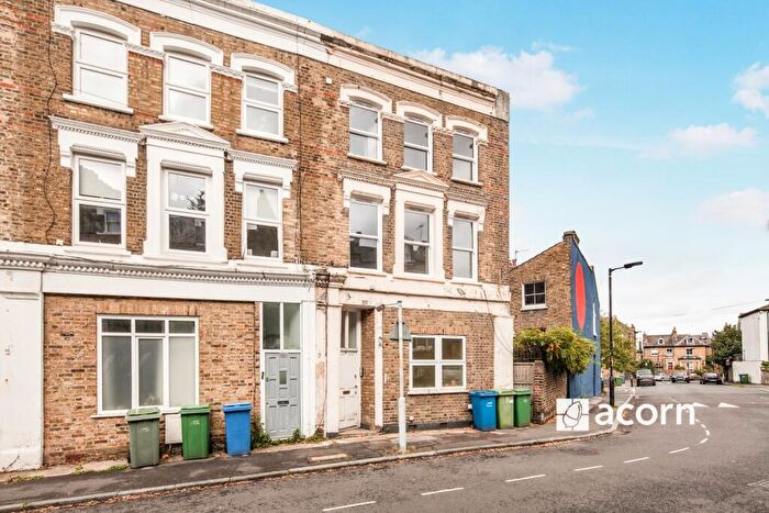 3 Bedroom Flat To Rent In Lyndhurst Grove Peckham, SE15