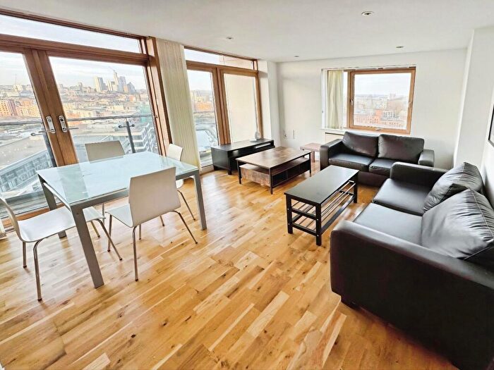 2 Bedroom Flat To Rent In Clarence House, The Boulevard, Leeds, West Yorkshire, LS10