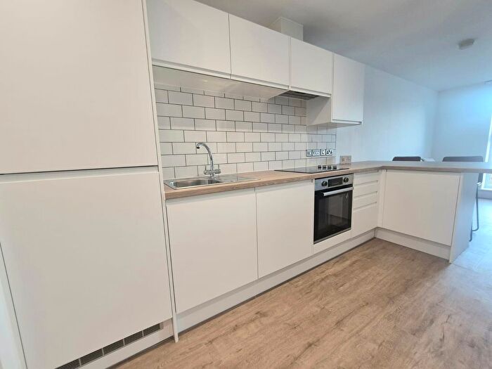 1 Bedroom Flat To Rent In Cow Green, Halifax, HX1