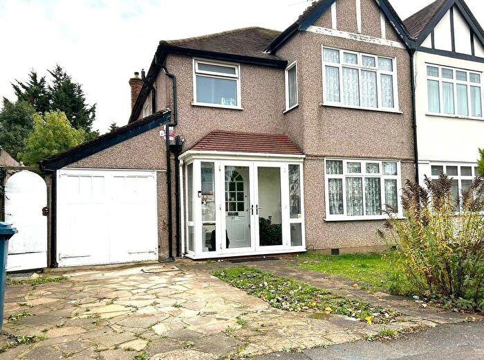 Studio To Rent In Kingsfield Avenue, Harrow, HA2