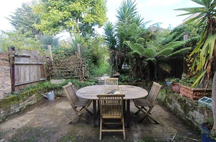 2 Bedroom Flat To Rent In Grove Lane, Camberwell, SE5