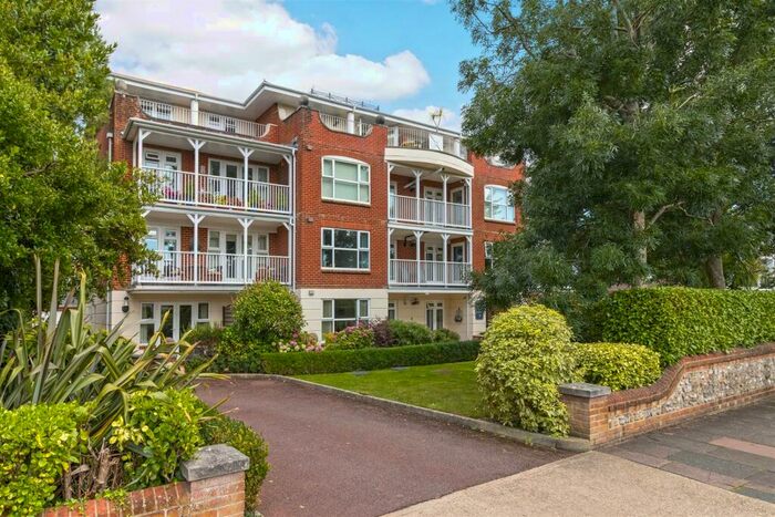 3 Bedroom Apartment To Rent In Downview Road, Worthing, BN11