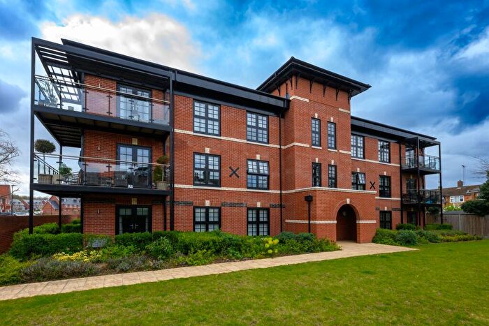 2 Bedroom Flat For Sale In Badgers Walk, Broxbourne, EN10