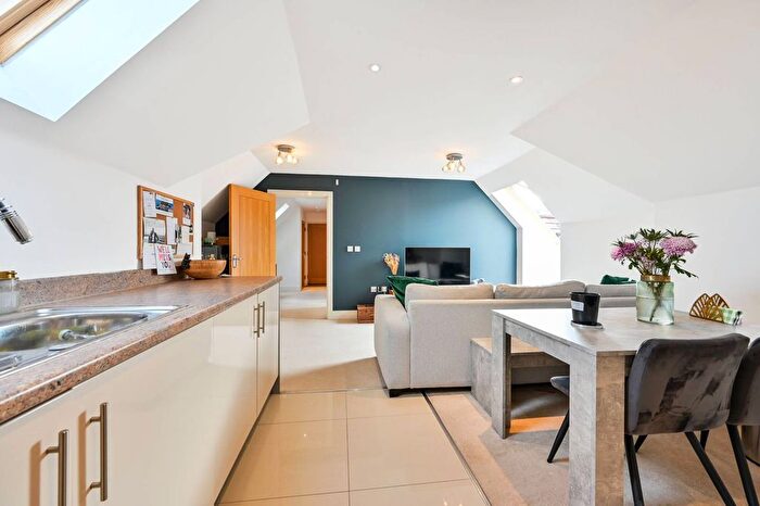 2 Bedroom Flat To Rent In Poplar Road, Hinchley Wood, Esher, KT10