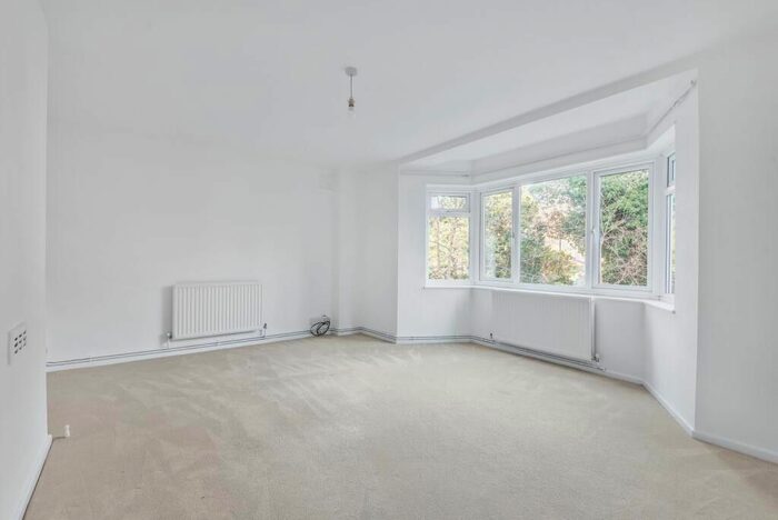 2 Bedroom Flat To Rent In Rutford Road, London, SW16