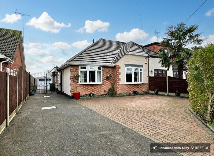 3 Bedroom Semi-Detached Bungalow For Sale In Mill Road, Billericay, CM11