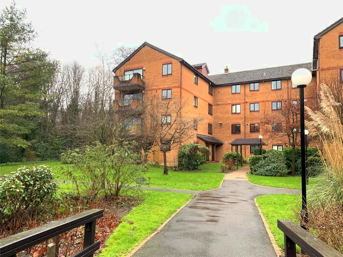 2 Bedroom Flat To Rent In Campion Close, Croydon, Surrey CR0
