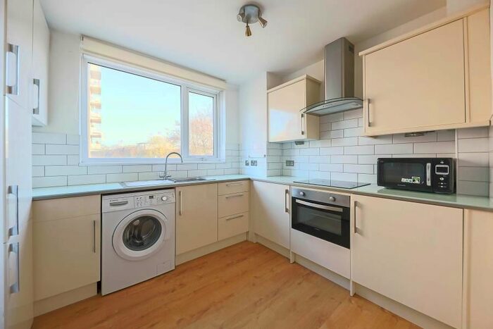 2 Bedroom Flat To Rent In Scotts Road, London W12