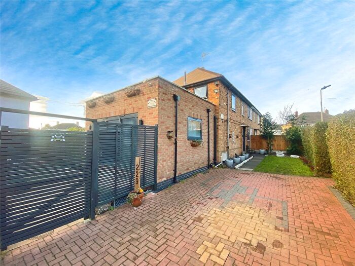 4 Bedroom Semi-Detached House To Rent In New Parks Boulevard, Leicester, Leicestershire, LE3