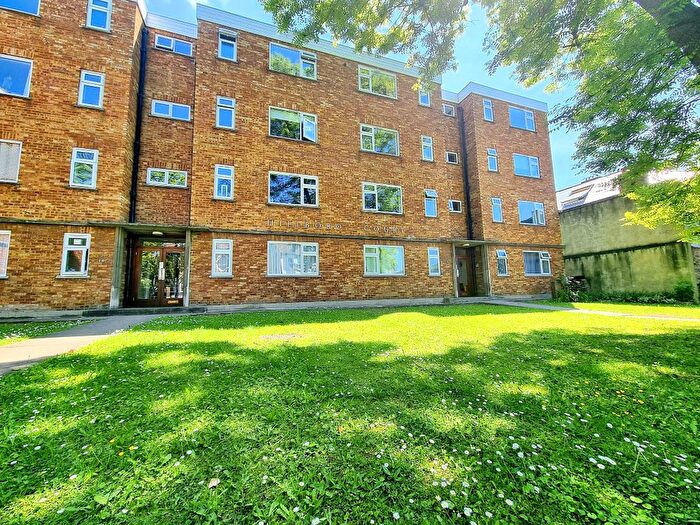 1 Bedroom Flat To Rent In Hillboro Court, Hainault Road, Leytonstone, E11