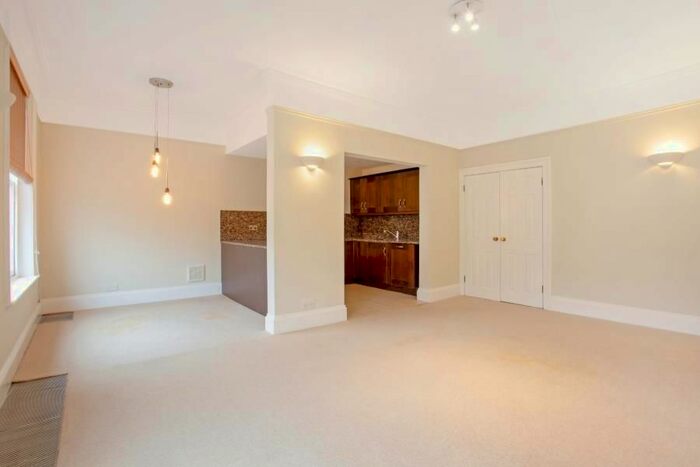 2 Bedroom Flat To Rent In Warrington Crescent, London, W9