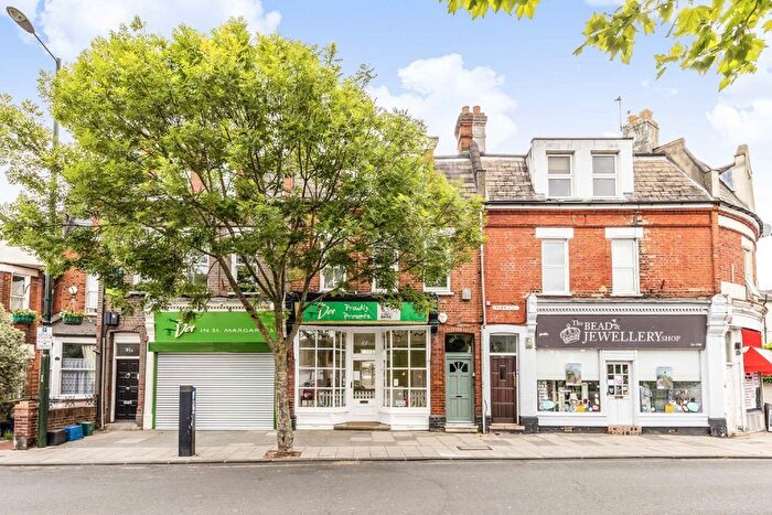 1 Bedroom Flat To Rent In Crown Road, St Margarets, Twickenham, TW1